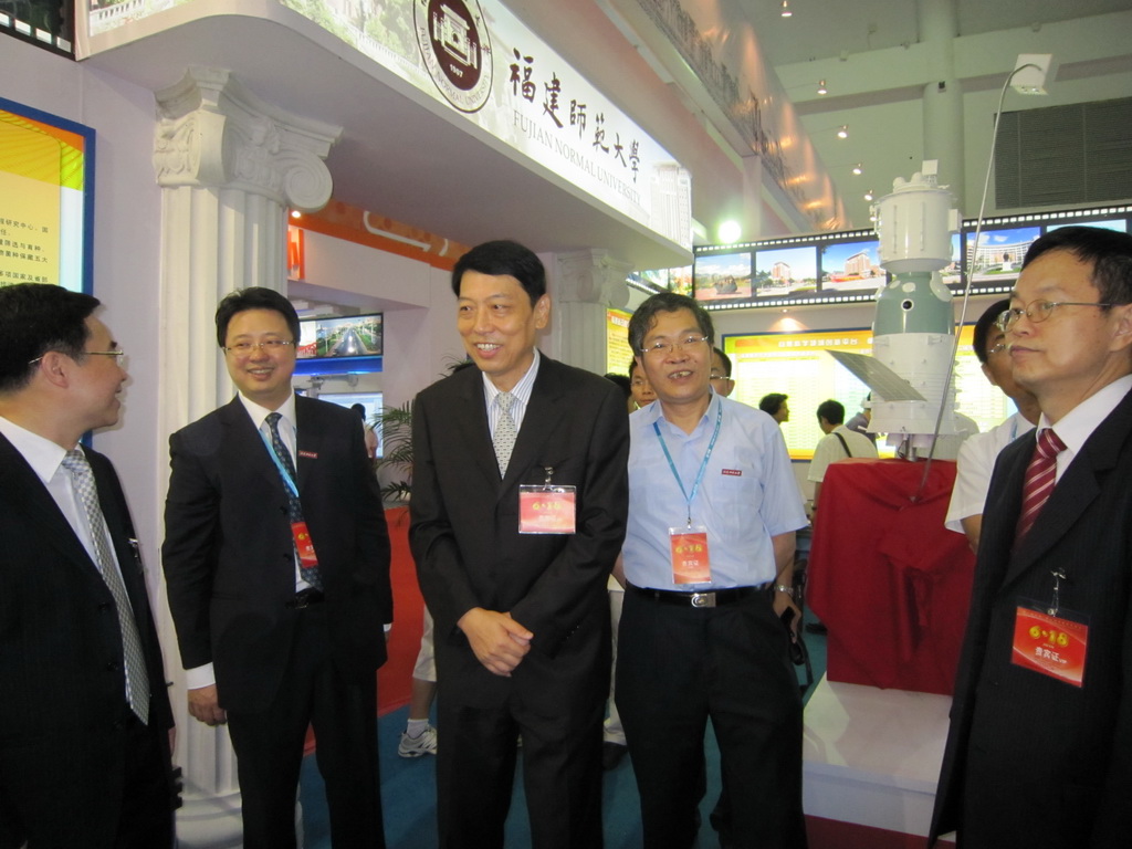 鞠维强厅长到玩球(中国展馆指导